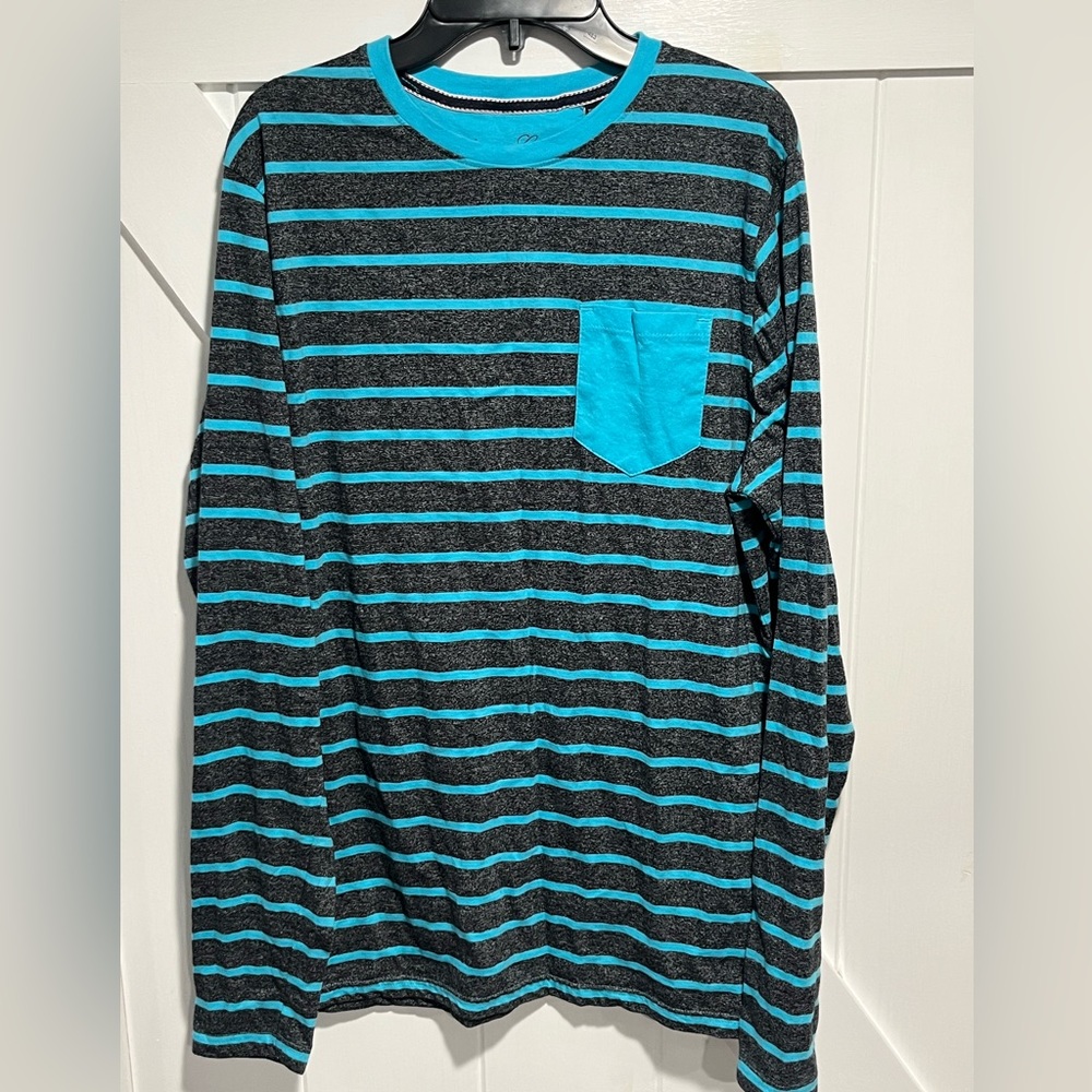 Lion Crest men’s large blue and gray stripped long sleeve